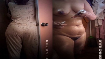 Sexy Housewife Takes A Quick Shower Naked Viral Sex Video